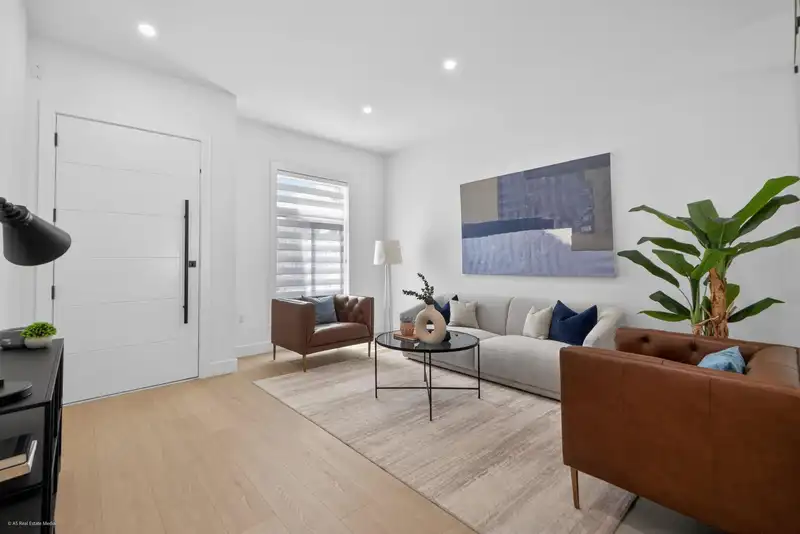 7083 115 STREET - photo 3 of 10