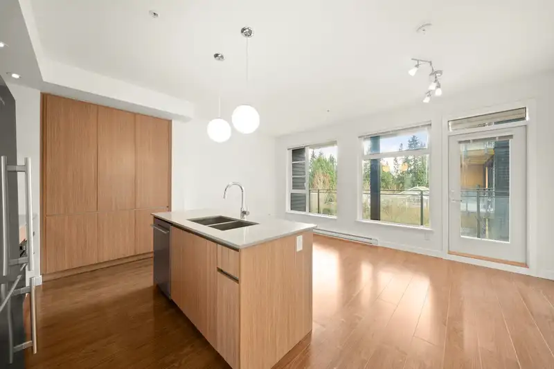 320 516 FOSTER AVENUE - photo 1 of 1
