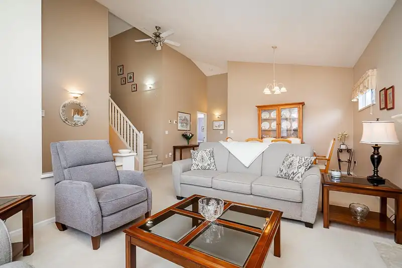 94 9012 WALNUT GROVE DRIVE - photo 3 of 34