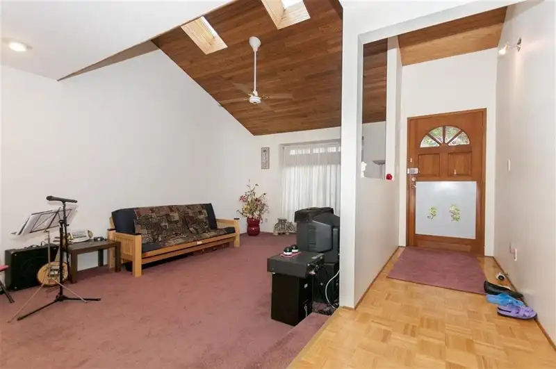 2147 GRANT AVENUE - photo 2 of 20
