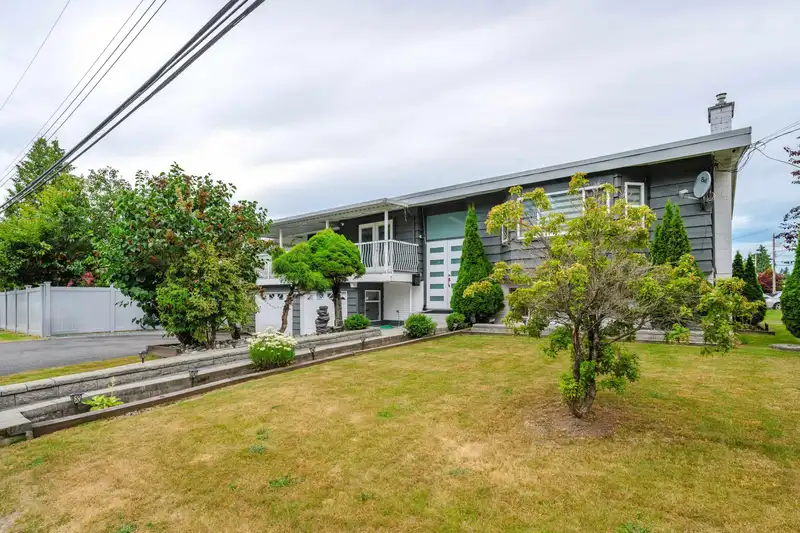 8303 118 STREET - photo 2 of 40