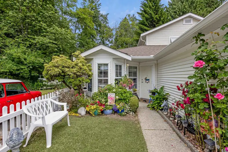 54 6537 138 STREET - photo 1 of 27