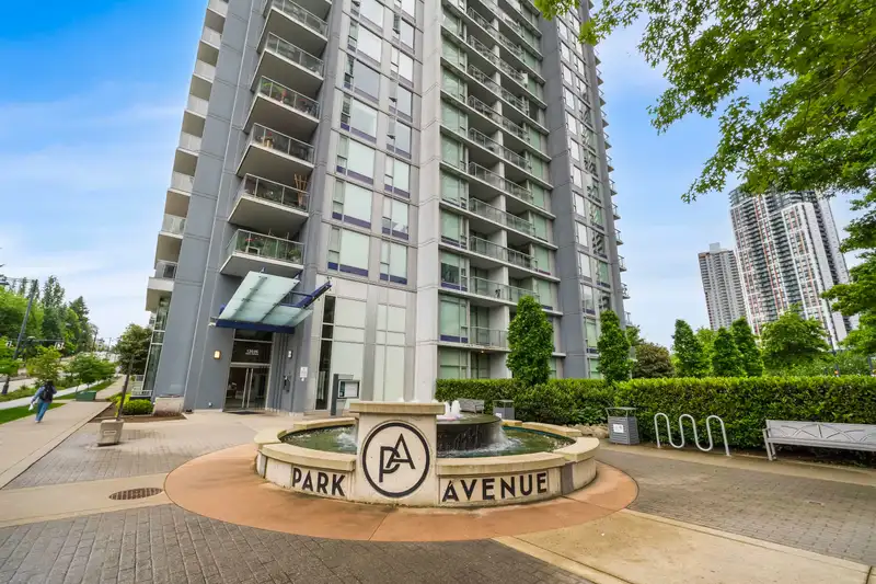 1007 13696 100 AVENUE - photo 1 of 33