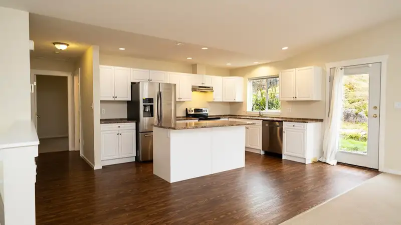 5839 TRAIL AVENUE - photo 2 of 24