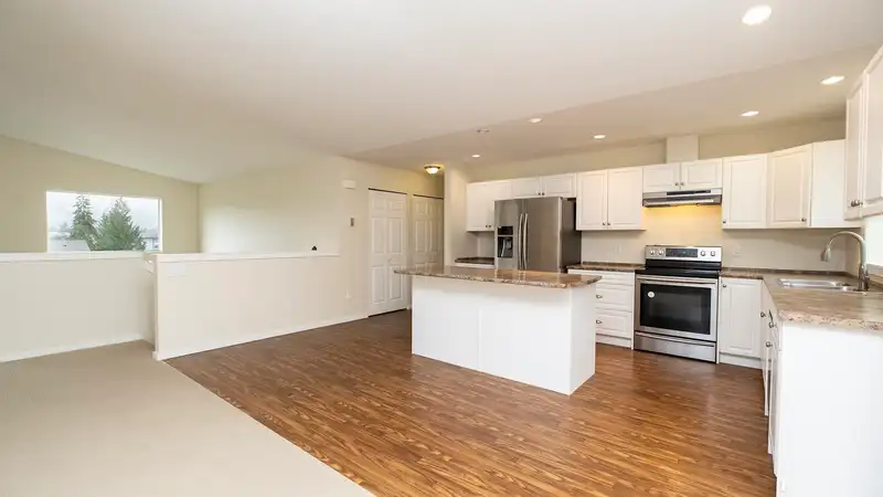 5839 TRAIL AVENUE - photo 4 of 24