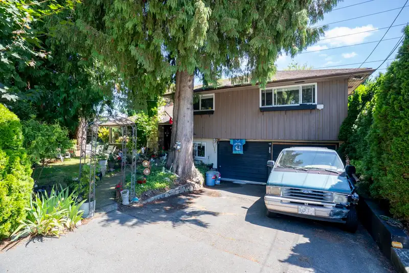 1590 53A STREET - photo 2 of 6