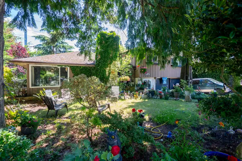 1590 53A STREET - photo 3 of 6
