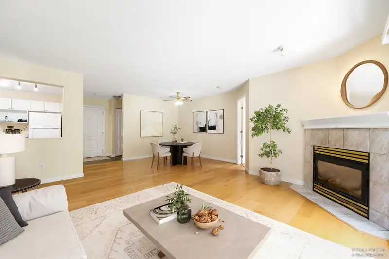 120 20894 57 AVENUE - photo 2 of 22