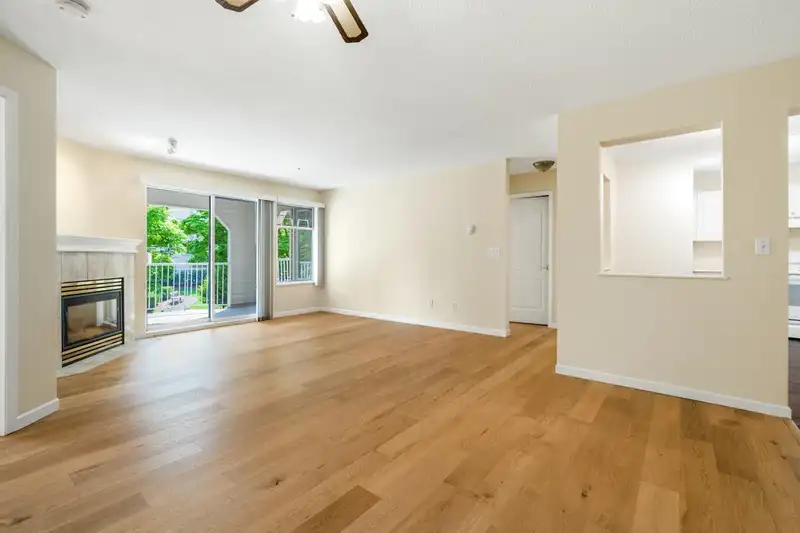 120 20894 57 AVENUE - photo 4 of 22