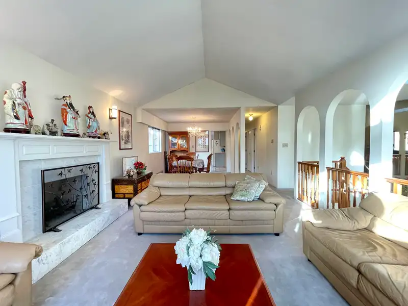 937 W 18TH AVENUE - photo 1 of 36