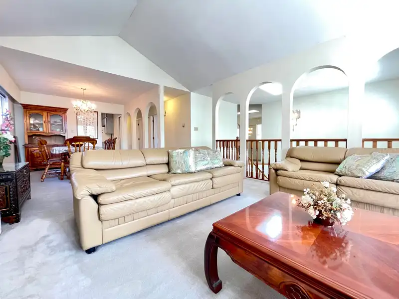 937 W 18TH AVENUE - photo 2 of 36
