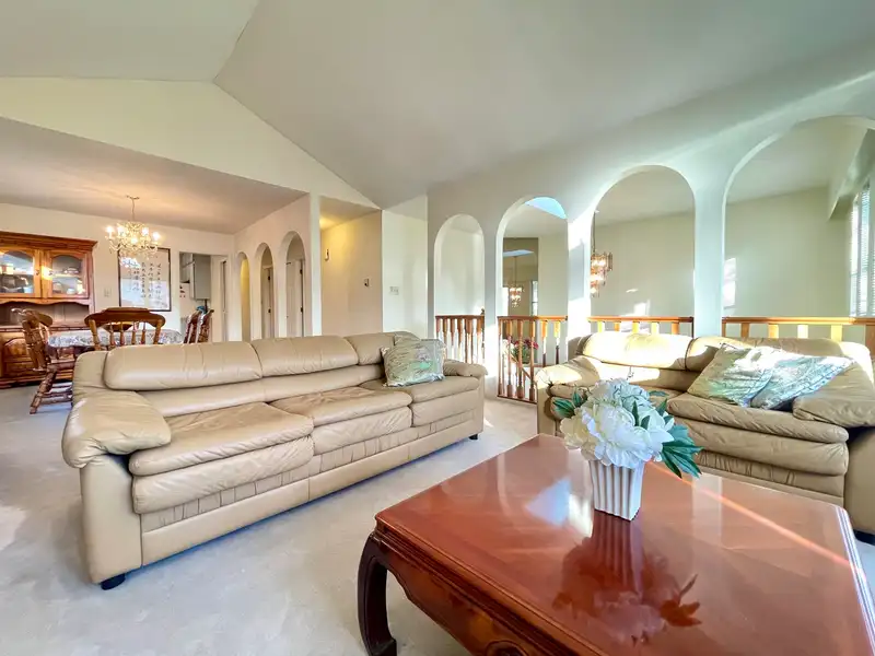 937 W 18TH AVENUE - photo 3 of 36