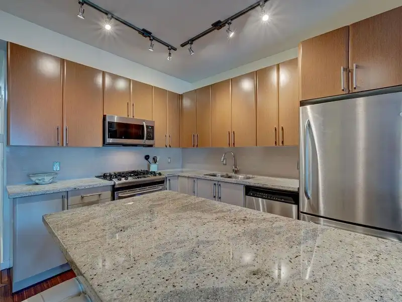 105 5160 DAVIS BAY ROAD - photo 4 of 39