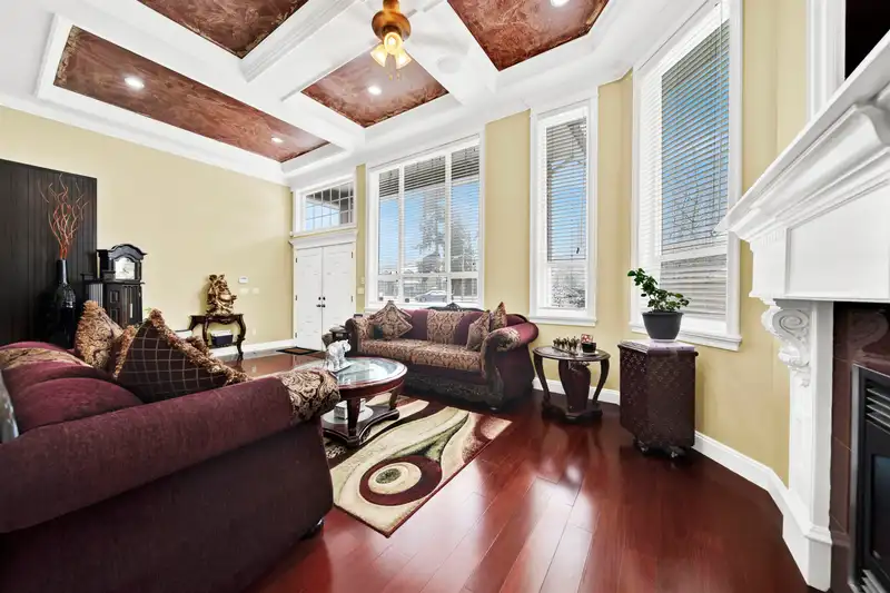 14049 GROSVENOR ROAD - photo 4 of 32