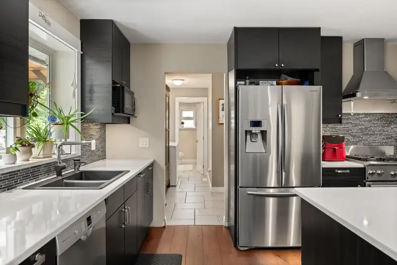 20218 42A AVENUE - photo 3 of 40