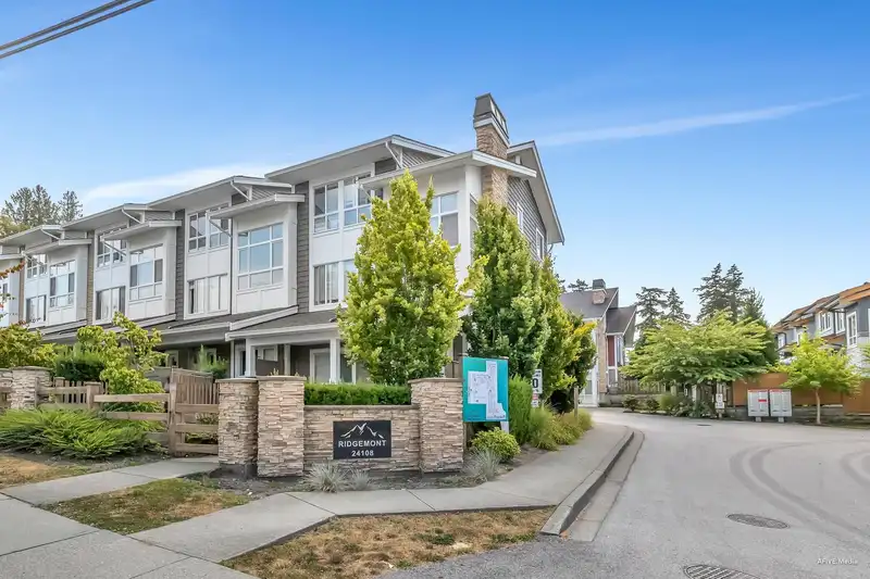 2 24108 104 AVENUE - photo 1 of 27