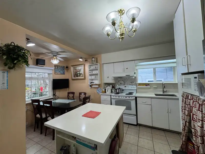 309 BOYNE STREET - photo 4 of 27