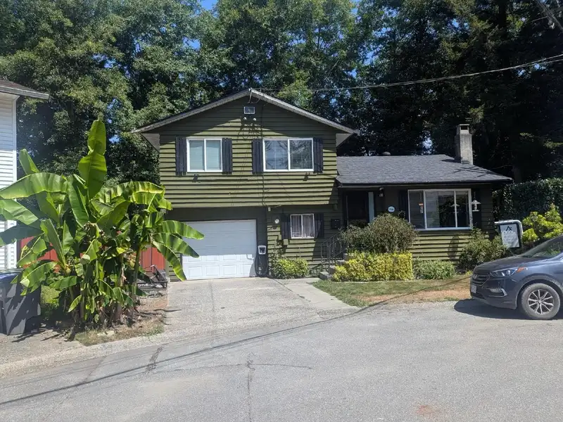14083 66 AVENUE - photo 2 of 40