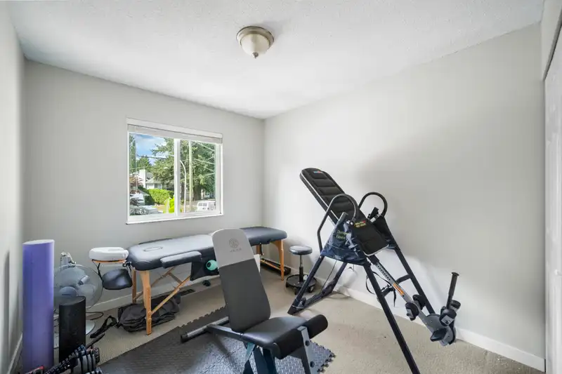 14083 66 AVENUE - photo 4 of 40