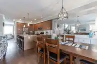 55 7059 210 STREET - thumbnail 15