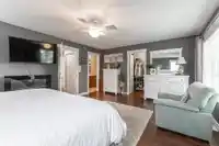 55 7059 210 STREET - thumbnail 32