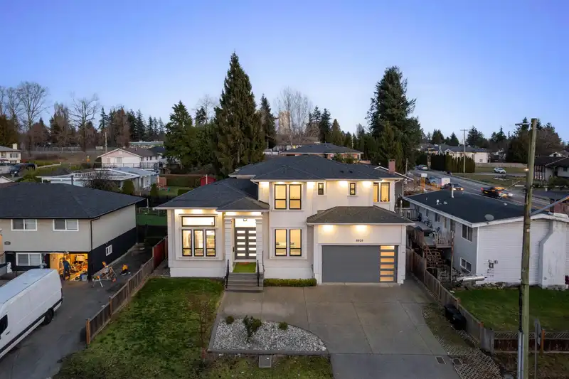 8020 114 STREET - photo 2 of 32