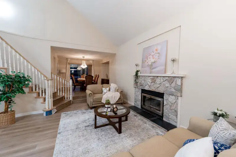 2986 DELAHAYE DRIVE - photo 3 of 34