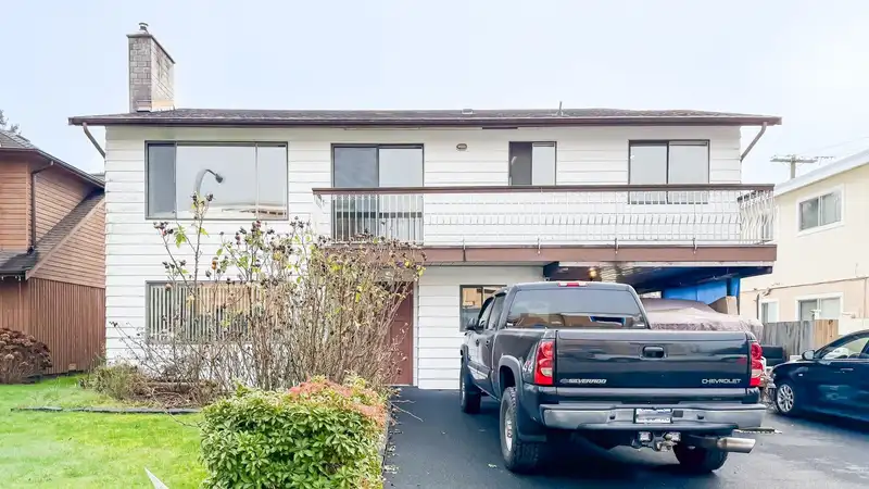 5716 48B AVENUE - photo 1 of 30