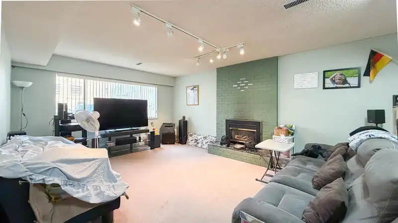 5716 48B AVENUE - photo 4 of 30