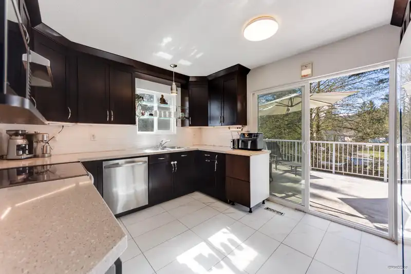 2978 FLEMING AVENUE - photo 4 of 26