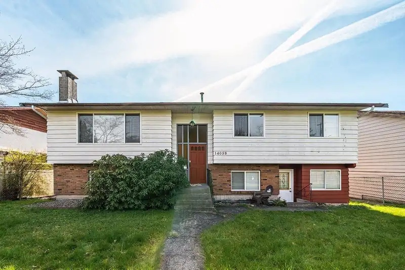 14058 72 AVENUE - photo 2 of 30