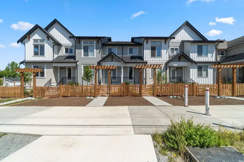 20997 83 AVENUE - photo 1 of 26