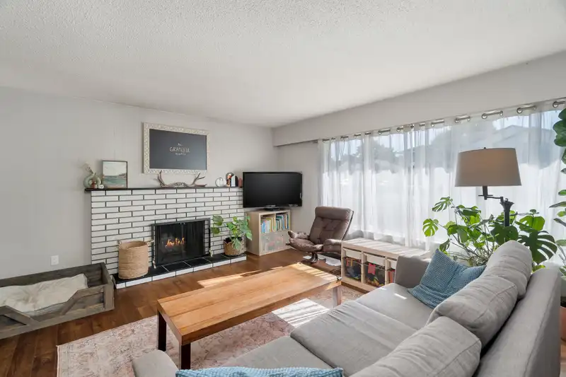 20255 CHATWIN AVENUE - photo 3 of 27