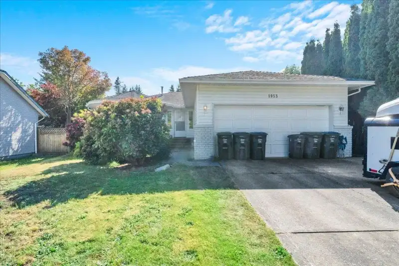 1953 158A STREET - photo 1 of 32