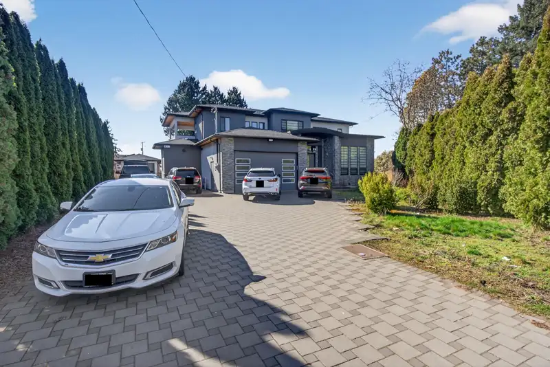 11890 GILMOUR CRESCENT - photo 1 of 38