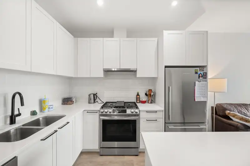 424 5415 BRYDON CRESCENT - photo 2 of 20