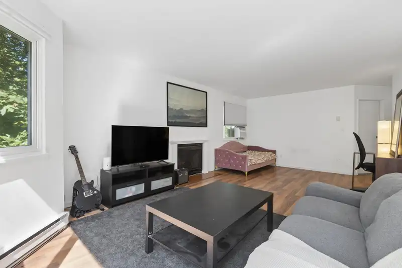 405 9880 MANCHESTER DRIVE - photo 4 of 18
