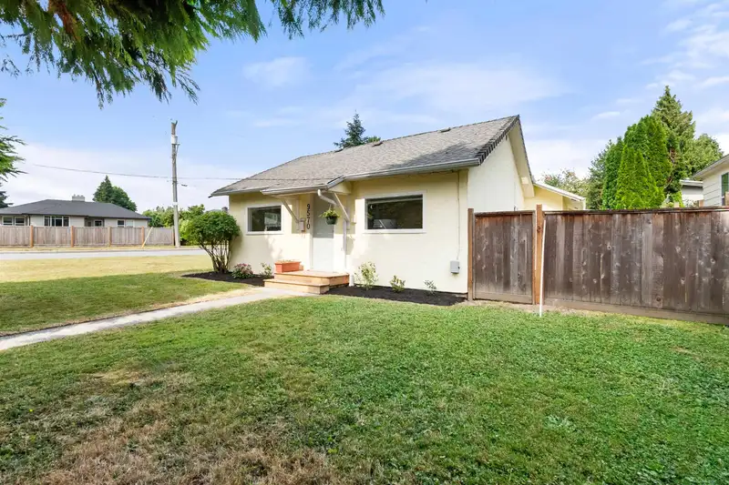9570 VICTOR STREET - photo 2 of 33