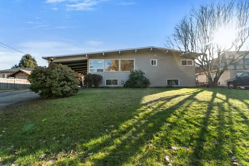 560 WARDLE STREET - photo 1 of 40