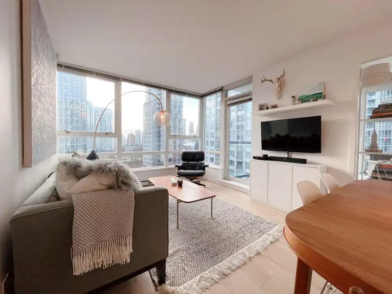 1110 928 BEATTY STREET - photo 3 of 20