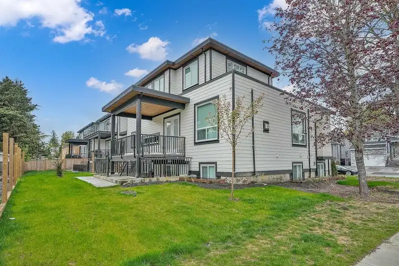 17246 59 AVENUE - photo 3 of 35