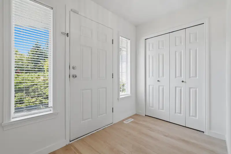 20885 95A AVENUE - photo 2 of 25