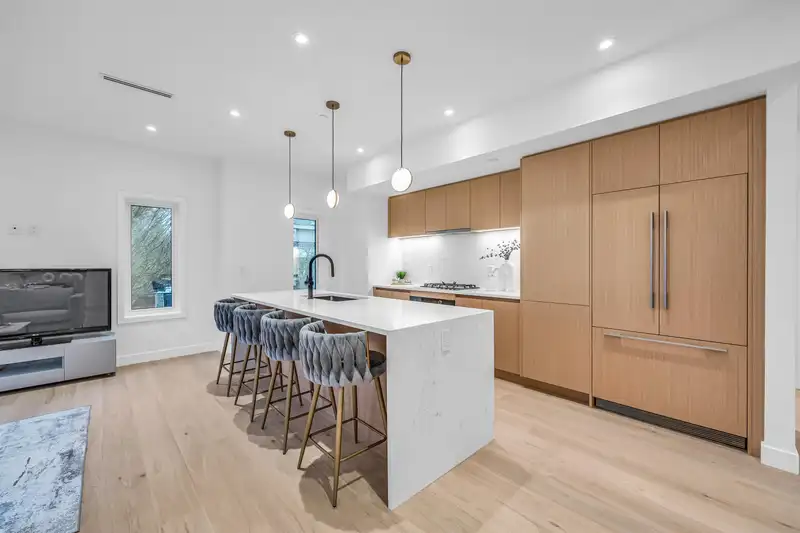 1016 W 52ND AVENUE - photo 2 of 34