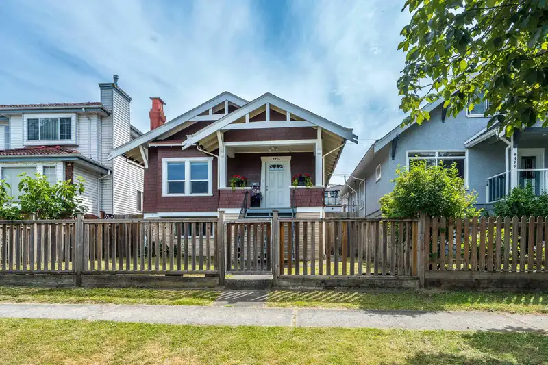 4476 BEATRICE STREET - photo 2 of 40