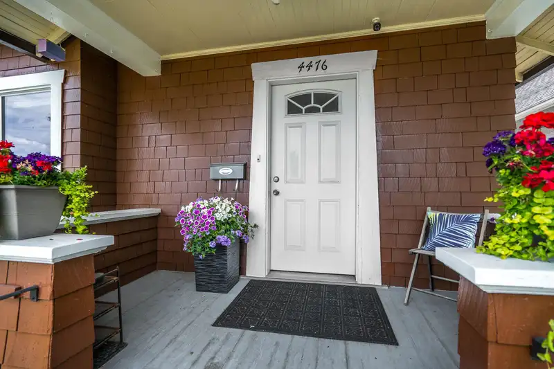 4476 BEATRICE STREET - photo 4 of 40