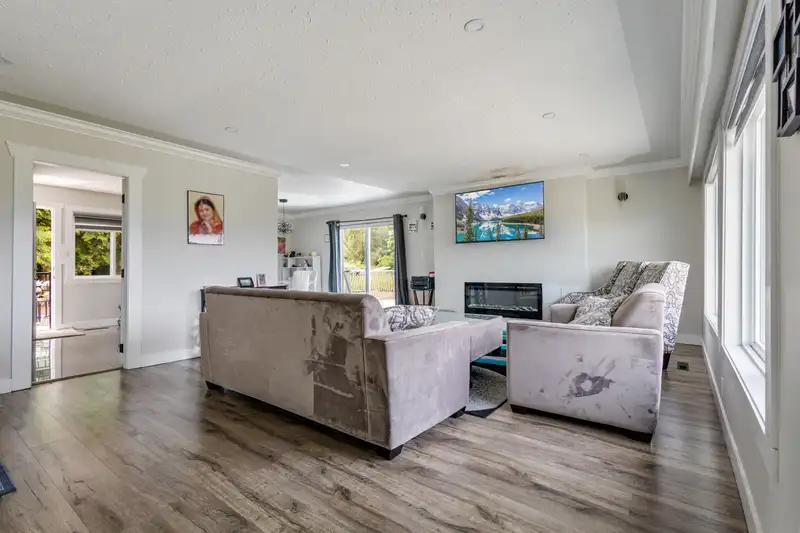 4292 SELDON ROAD - photo 3 of 32