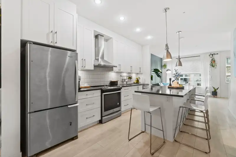 41 20857 77A AVENUE - photo 4 of 21