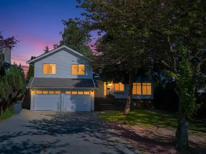 10048 157 STREET - photo 1 of 38
