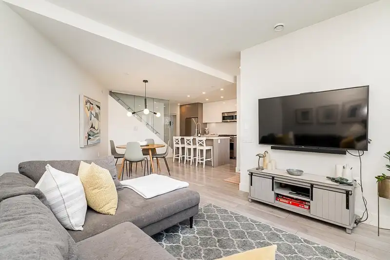 3412 ST. CATHERINES STREET - photo 4 of 37