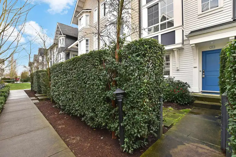 91 8438 207A STREET - photo 3 of 25